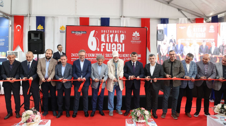 Sultanbeyli’de 2022-2023 Kültür-Sanat Sezonu Kitap Fuarı ile Başladı
